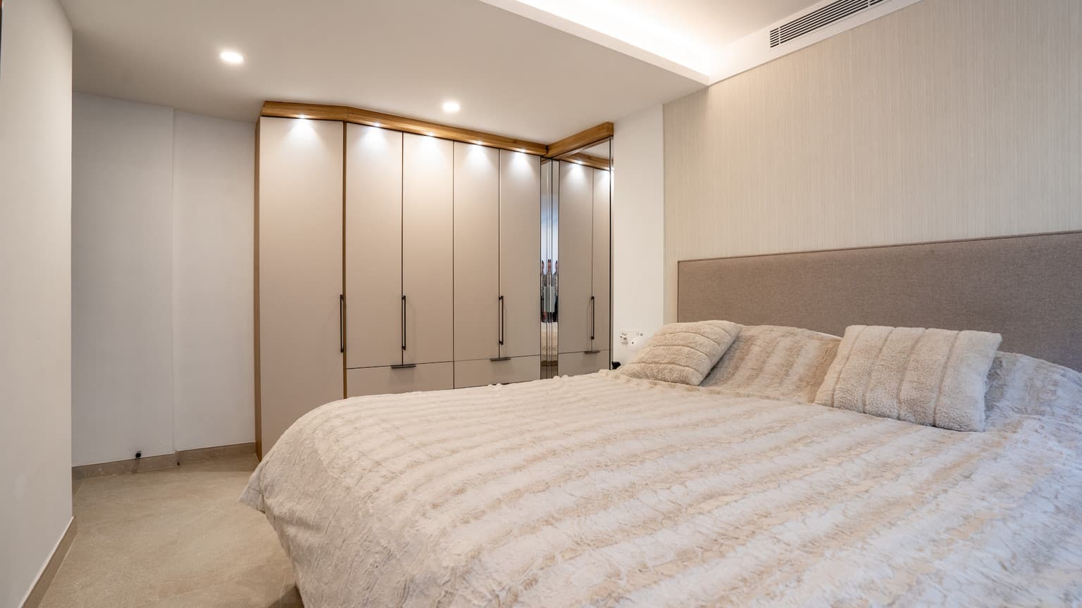 first sea line direct acces apartment for rent - Gallery image 7