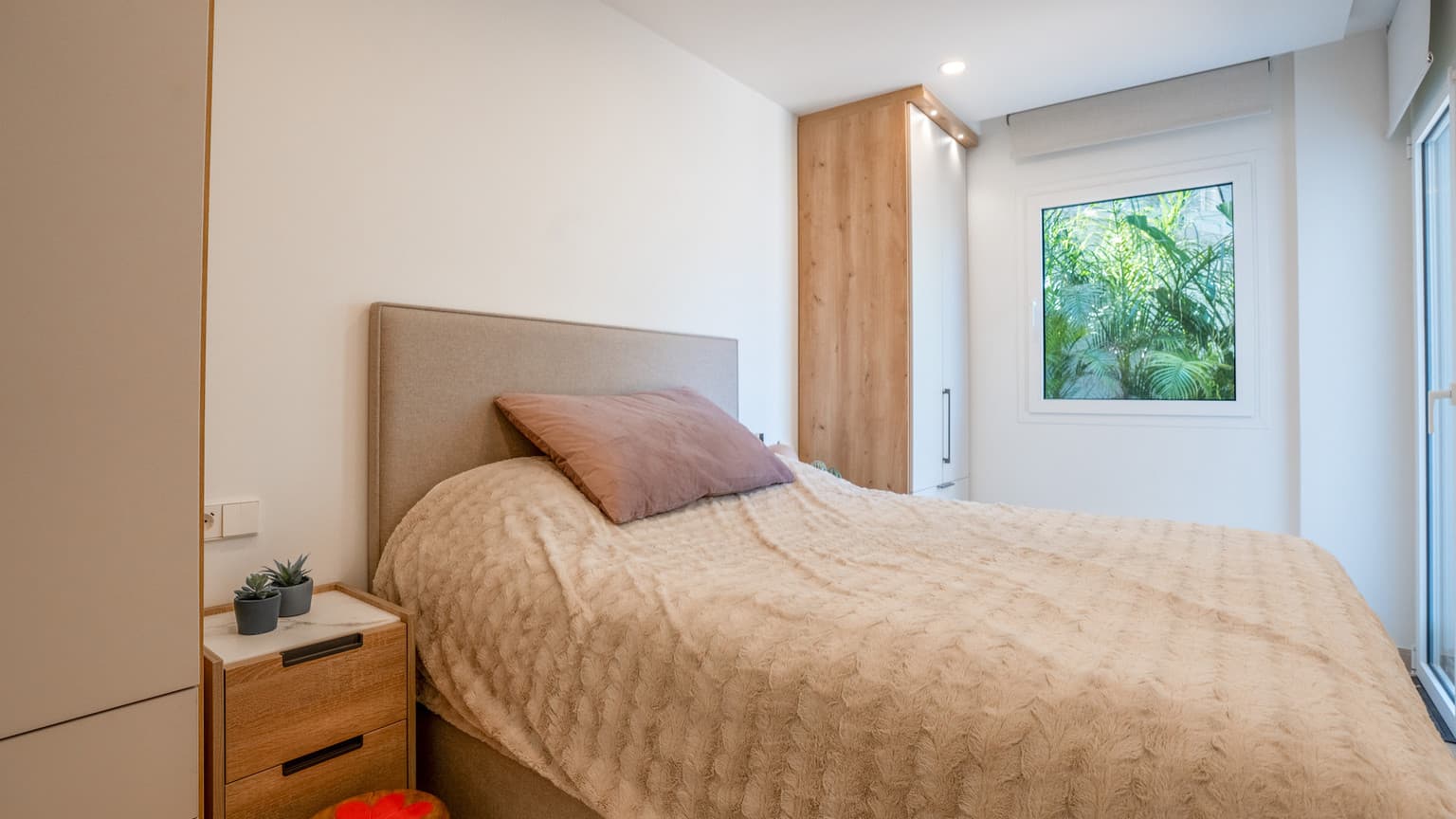 first sea line direct acces apartment for rent - Gallery image 10