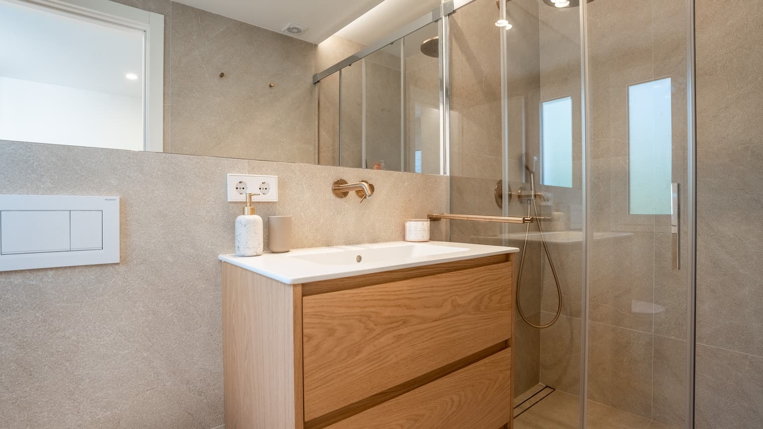 first sea line direct acces apartment for rent - Gallery image 13