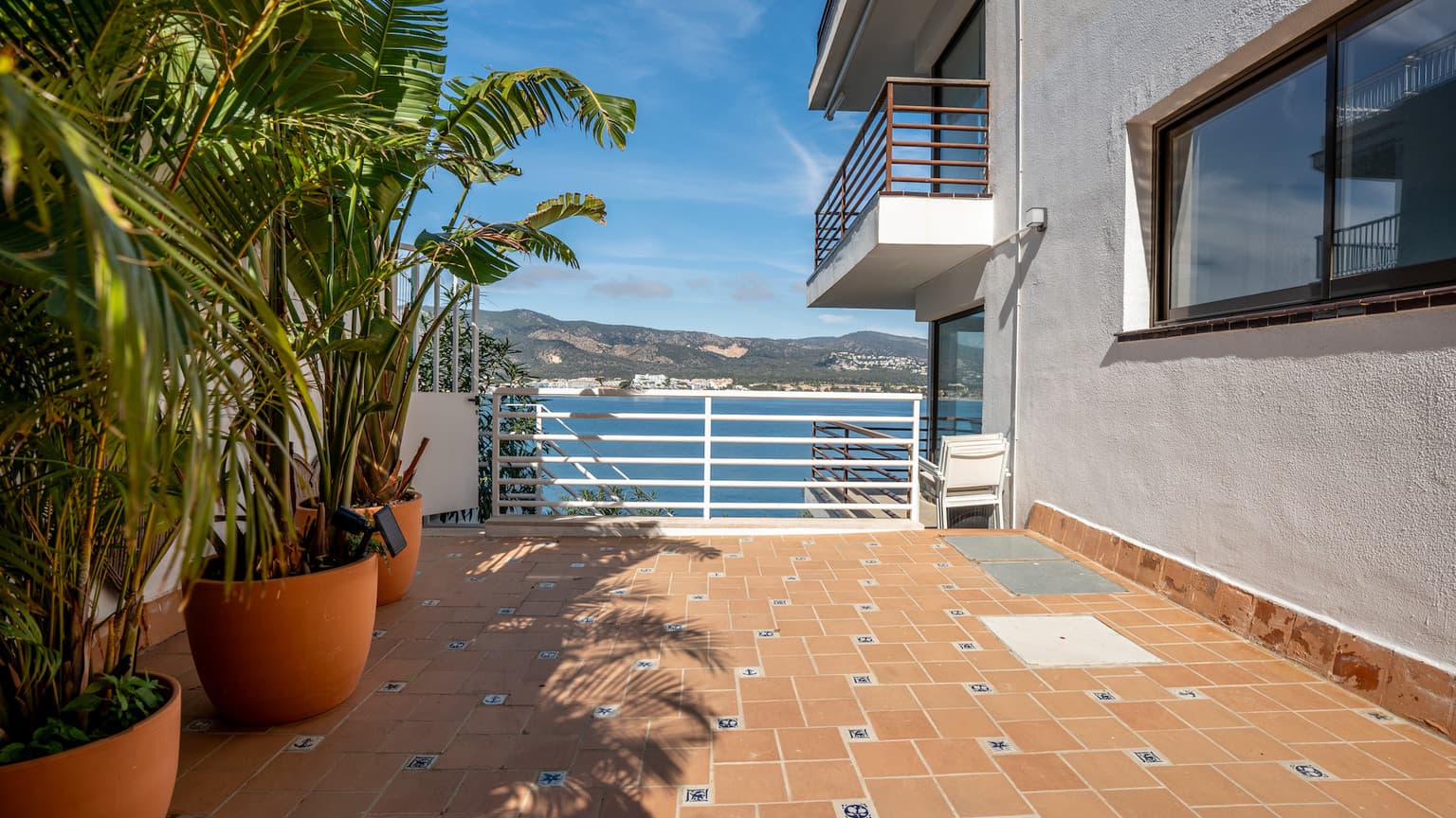 first sea line direct acces apartment for rent - Gallery image 16