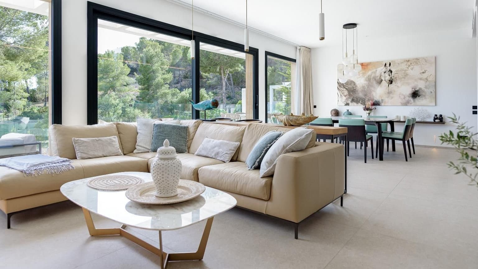 Spacious Villa for Rent with Sea Views in Camp de Mar - Gallery image 3