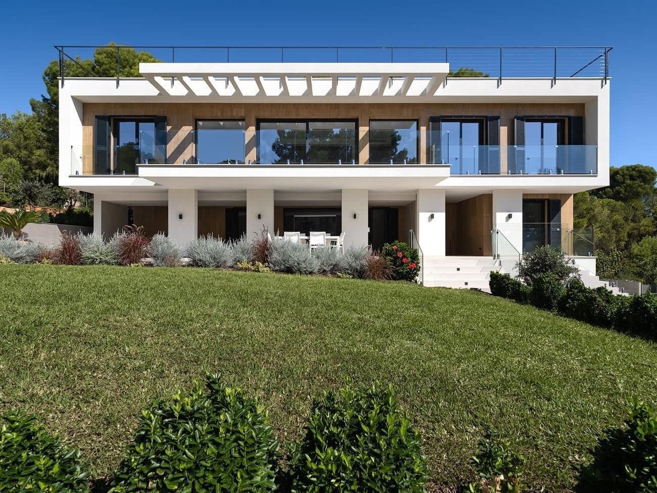 Spacious Villa for Rent with Sea Views in Camp de Mar - Gallery image 8