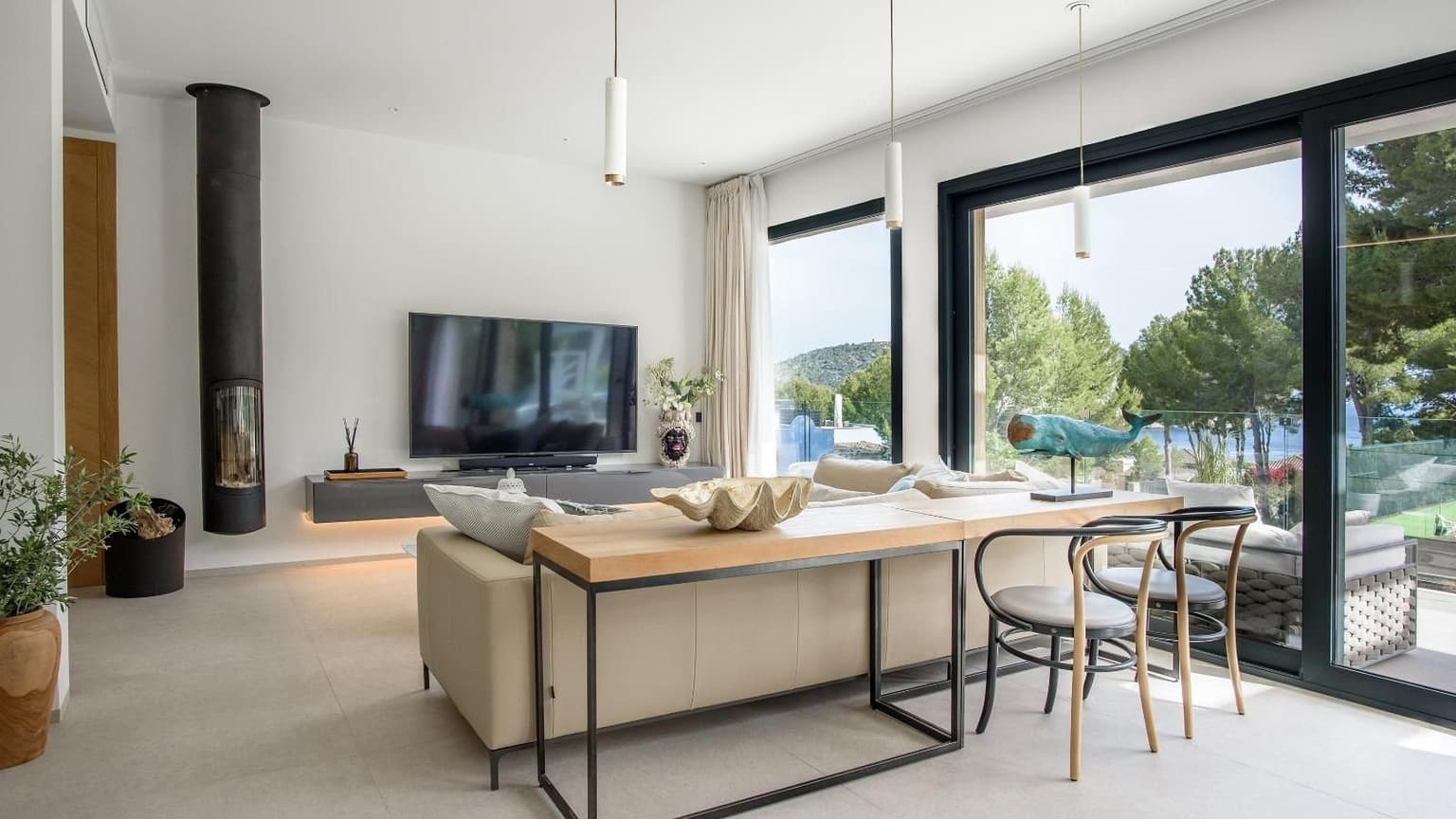 Spacious Villa for Rent with Sea Views in Camp de Mar - Gallery image 6