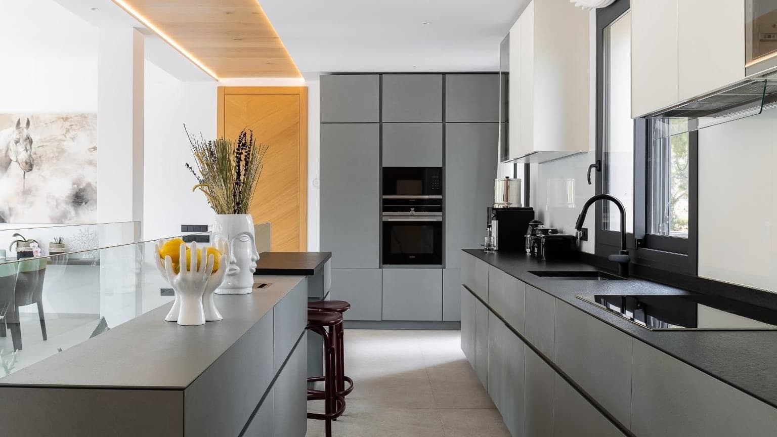 Spacious Villa for Rent with Sea Views in Camp de Mar - Gallery image 12