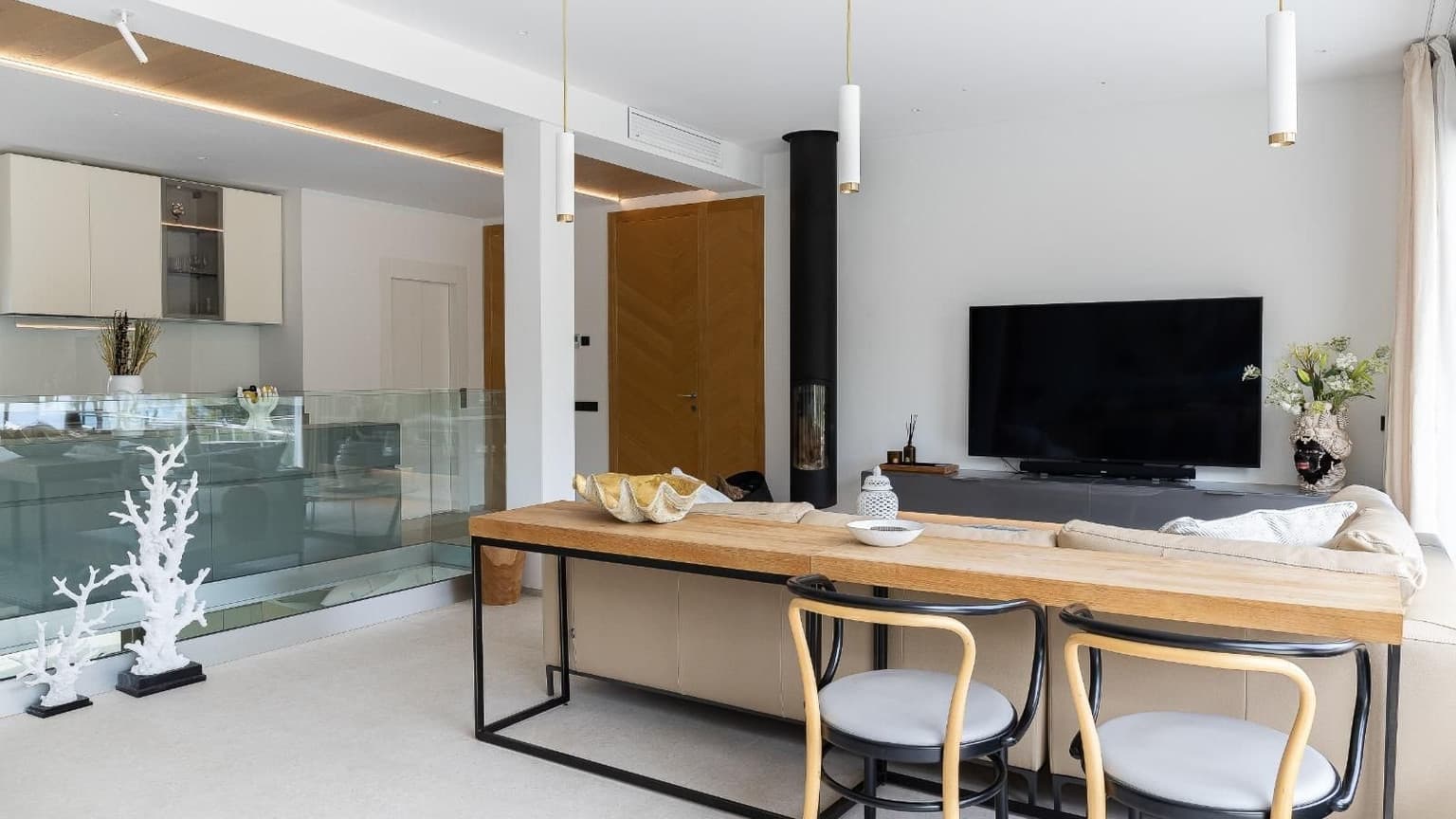 Spacious Villa for Rent with Sea Views in Camp de Mar - Gallery image 19