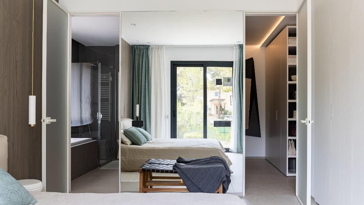 Spacious Villa for Rent with Sea Views in Camp de Mar - Gallery image 17