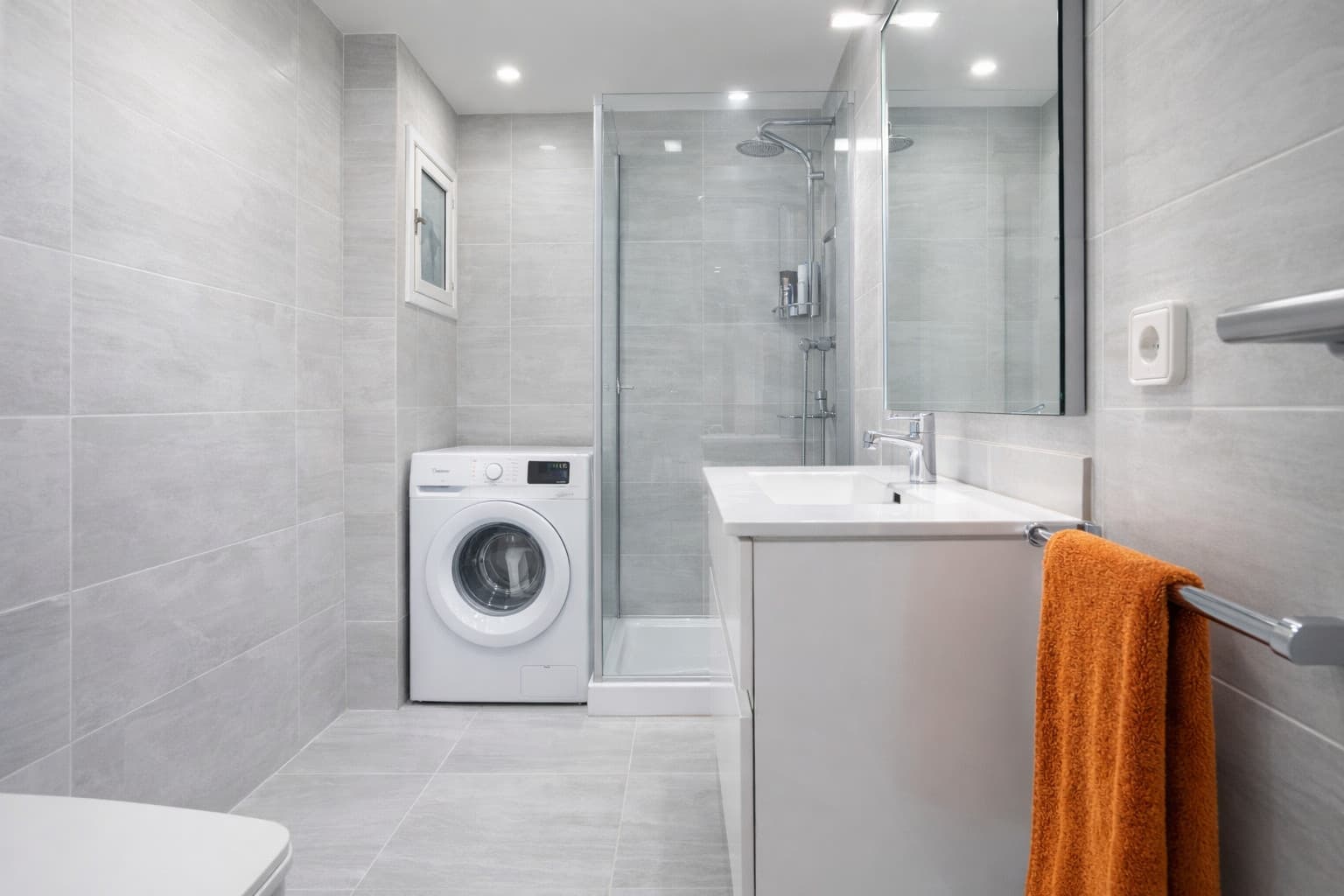 Seafront Apartment with Sunset Views and Private Terrace - Gallery image 6