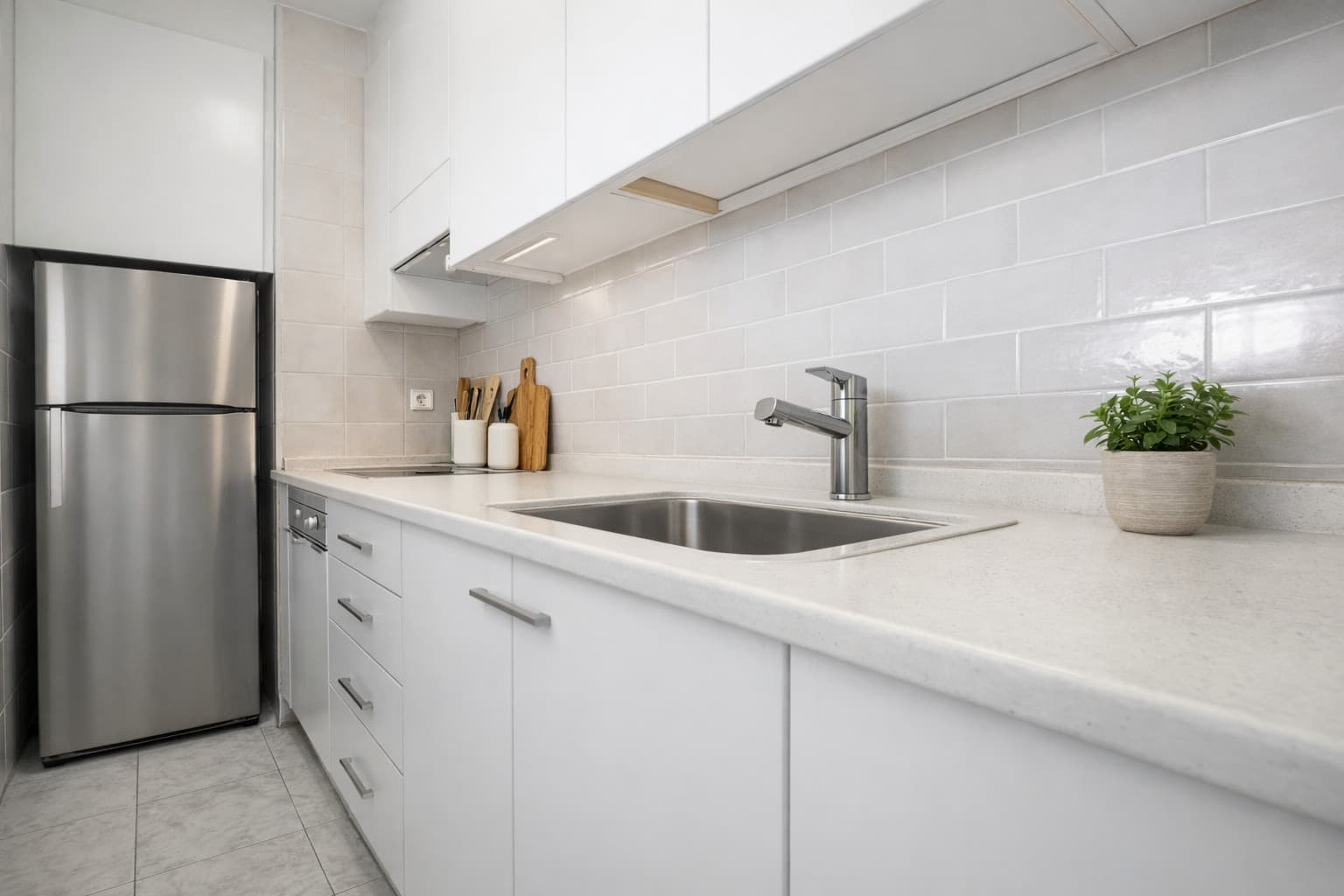 Seafront Apartment with Sunset Views and Private Terrace - Gallery image 4