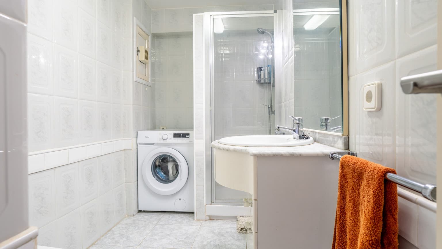 Seafront Apartment with Sunset Views and Private Terrace - Gallery image 12