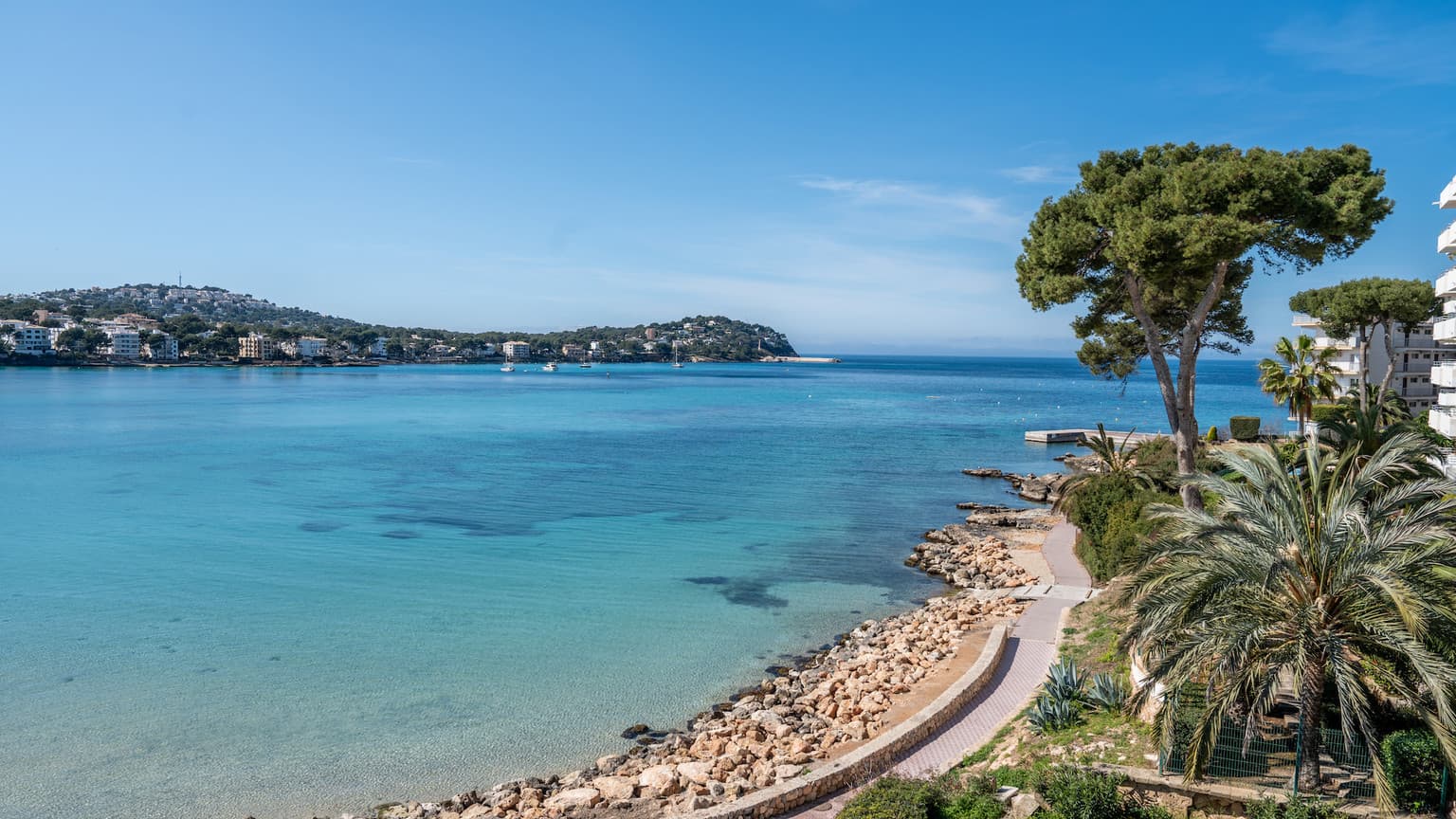 Seafront Apartment with Sunset Views and Private Terrace - Gallery image 2