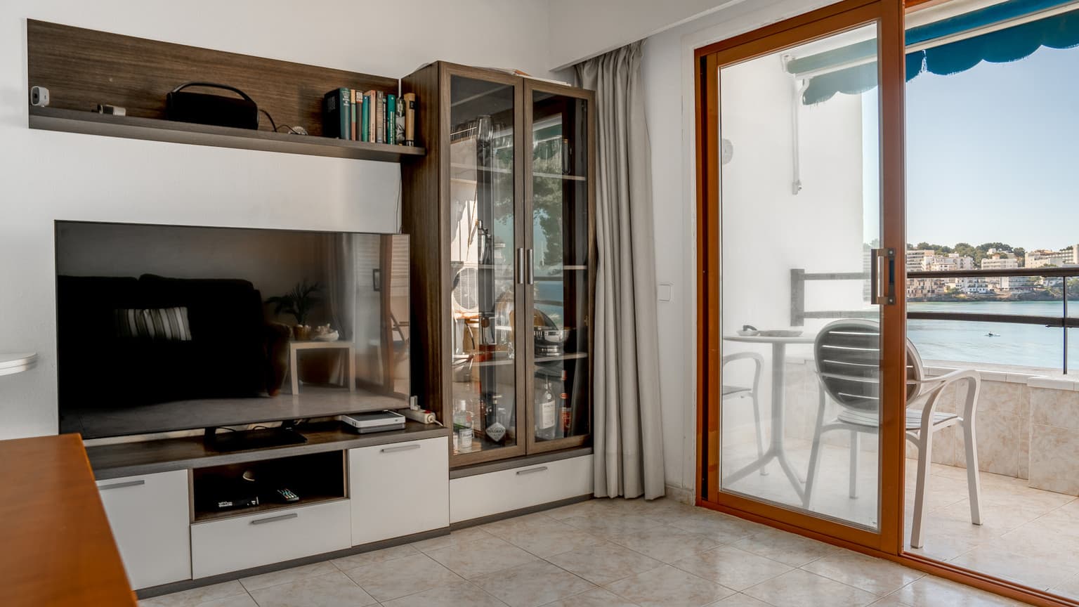 Seafront Apartment with Sunset Views and Private Terrace - Gallery image 16