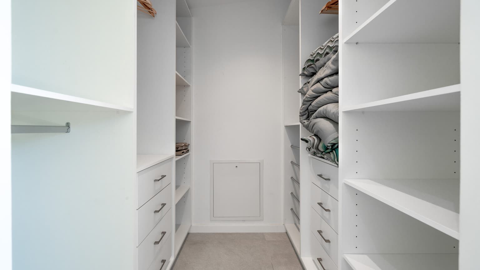 Beautiful modern countryside villa with panoramic views - Gallery image 25