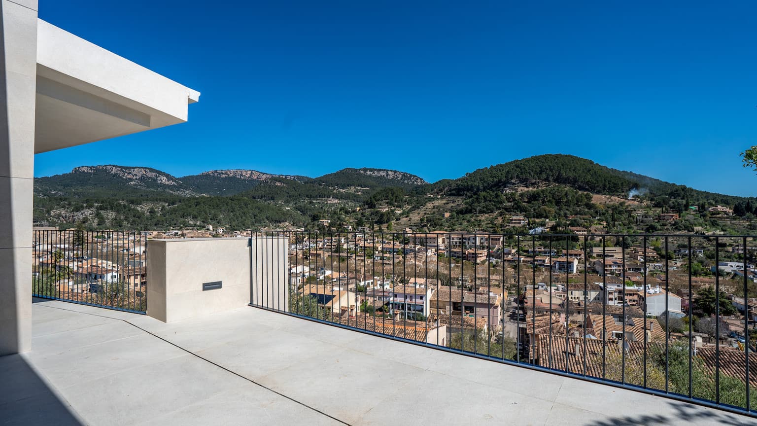 Beautiful modern countryside villa with panoramic views - Gallery image 22