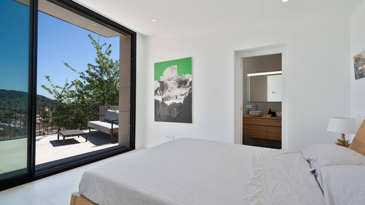 Beautiful modern countryside villa with panoramic views - Gallery image 15