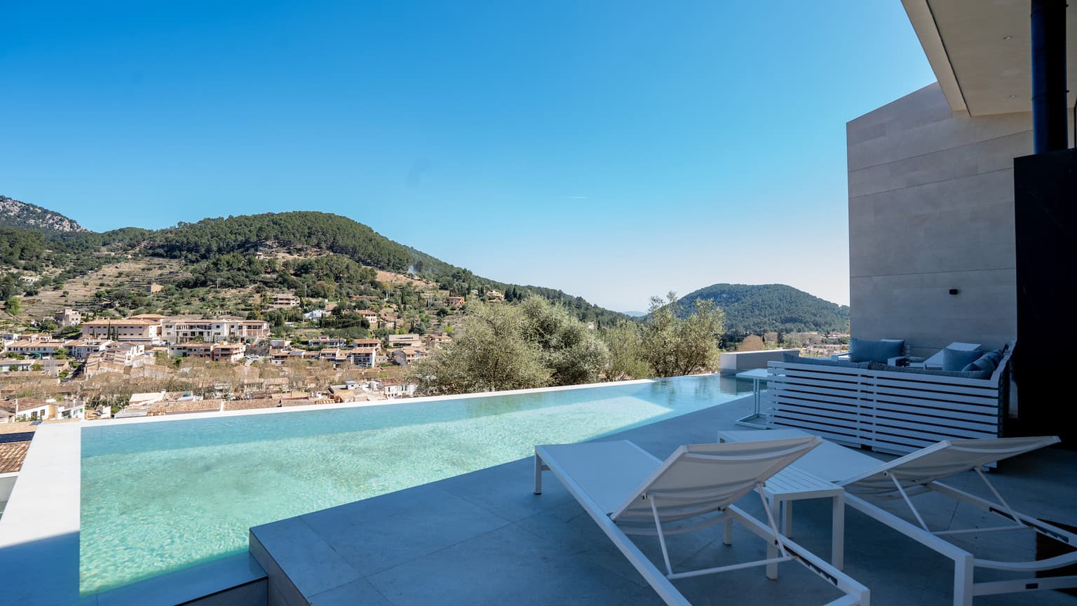 Beautiful modern countryside villa with panoramic views - Gallery image 3