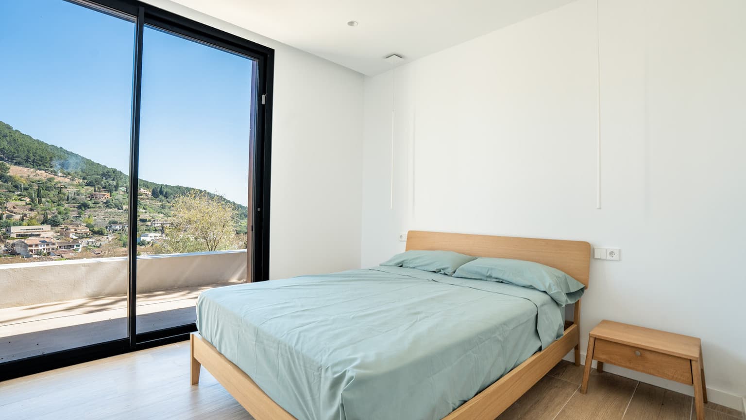 Beautiful modern countryside villa with panoramic views - Gallery image 19