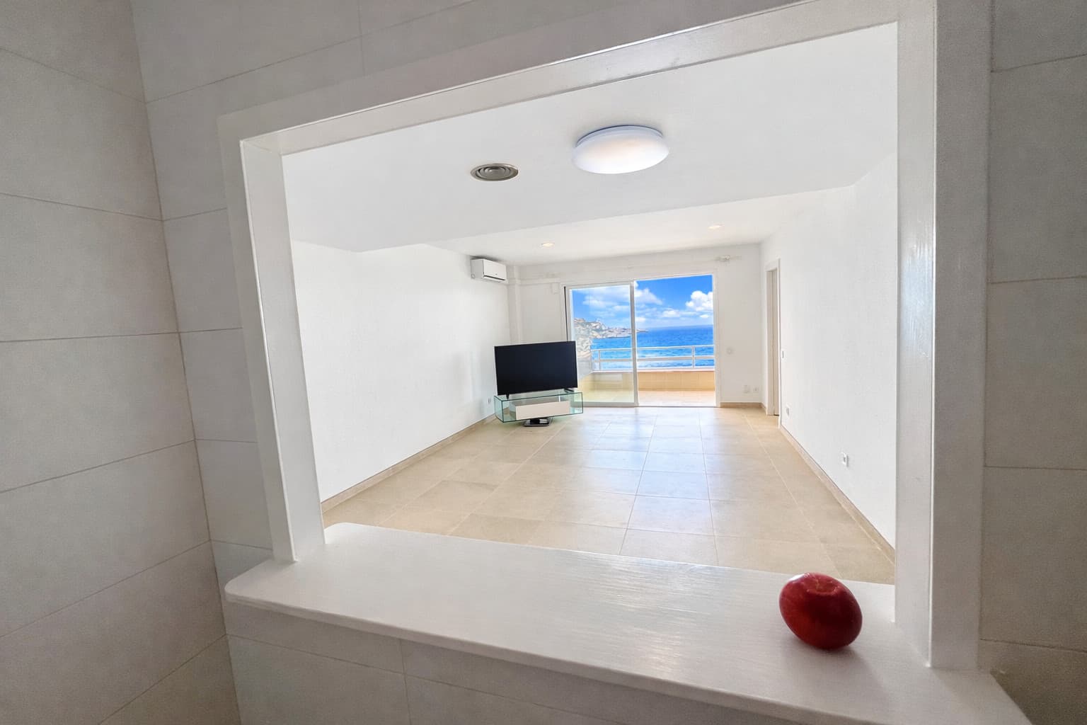 Exclusive frontline apartment with panoramic views over the bay of Cala Mayor - Gallery image 7