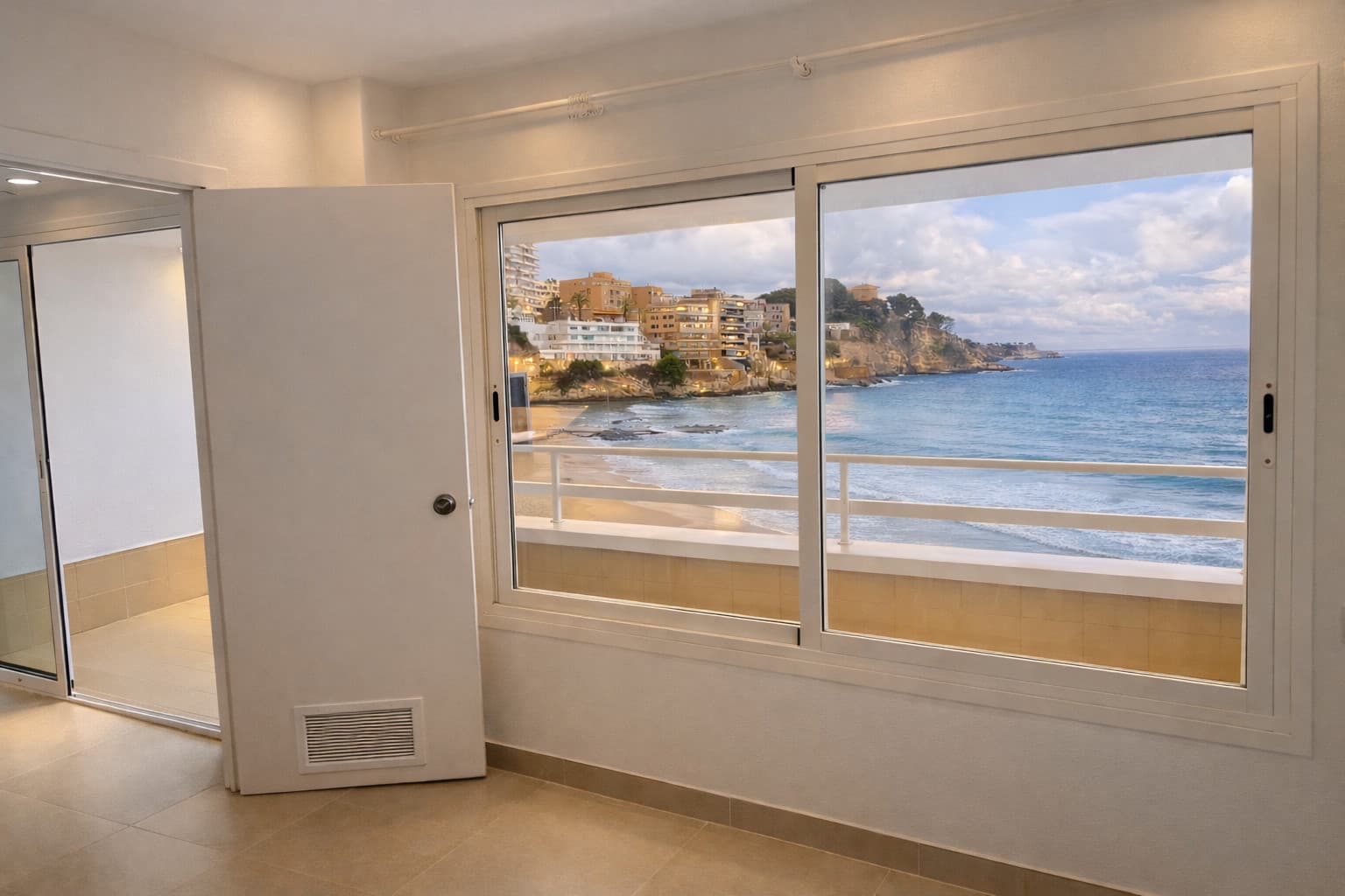 Exclusive frontline apartment with panoramic views over the bay of Cala Mayor - Gallery image 10