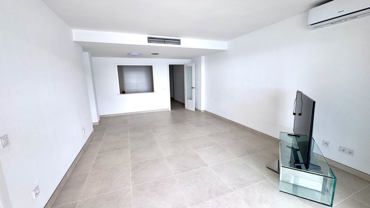 Exclusive frontline apartment with panoramic views over the bay of Cala Mayor - Gallery image 8