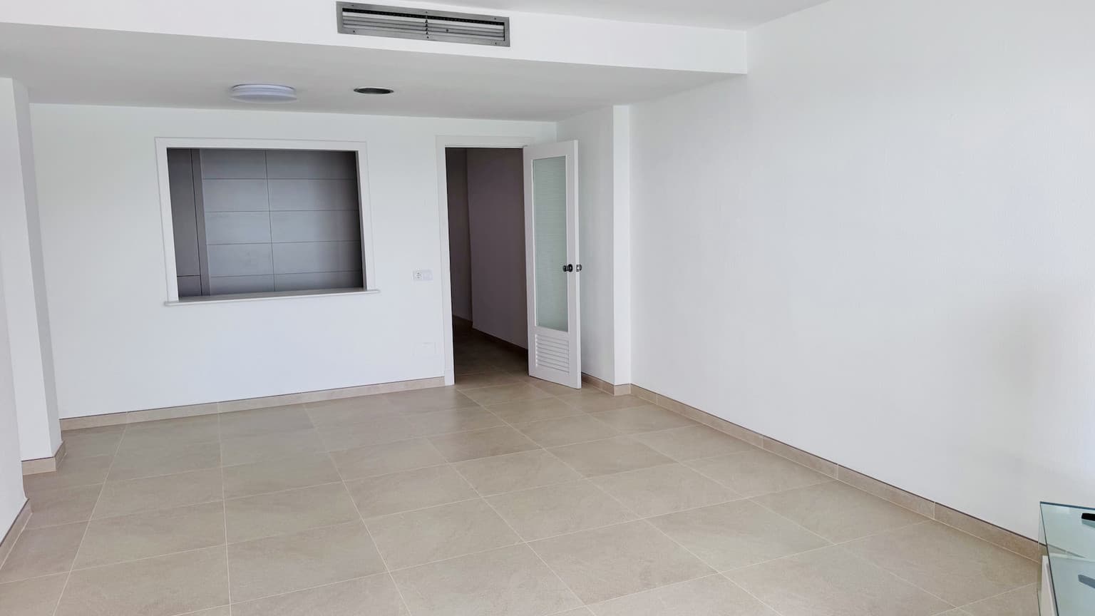 Exclusive frontline apartment with panoramic views over the bay of Cala Mayor - Gallery image 9