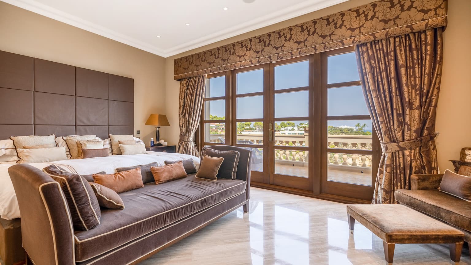 Ultra-Luxury Waterfront Villa with Private Sea Access in Palma Bay - Gallery image 12