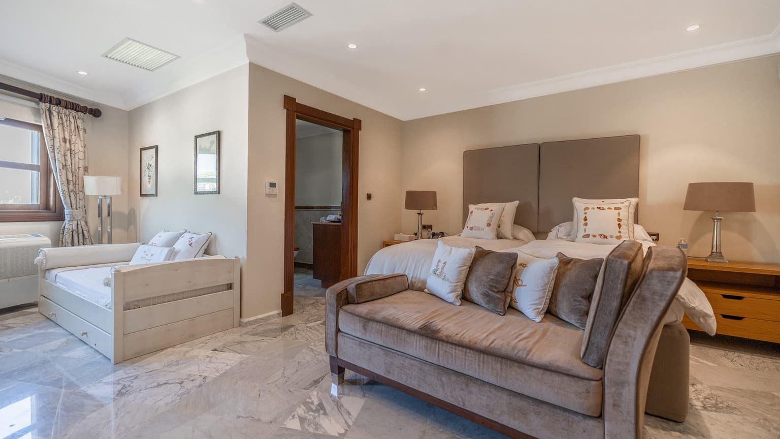 Ultra-Luxury Waterfront Villa with Private Sea Access in Palma Bay - Gallery image 22