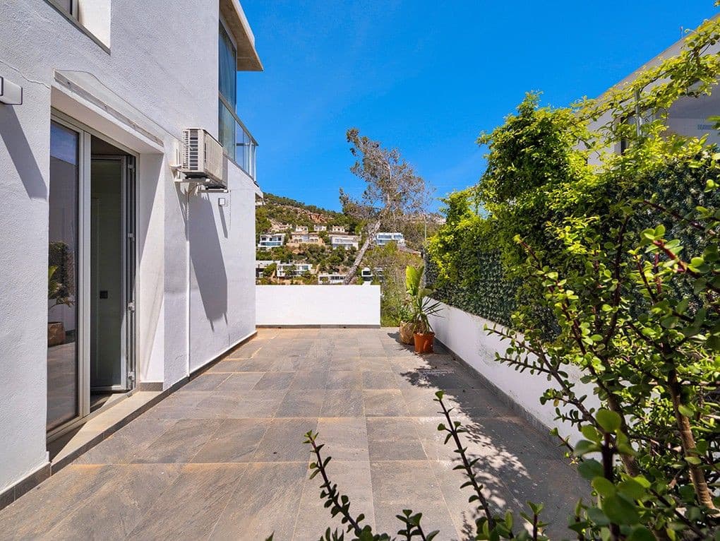 Modern Costa Den Blanes Villa with Pool For Sale - Gallery image 17