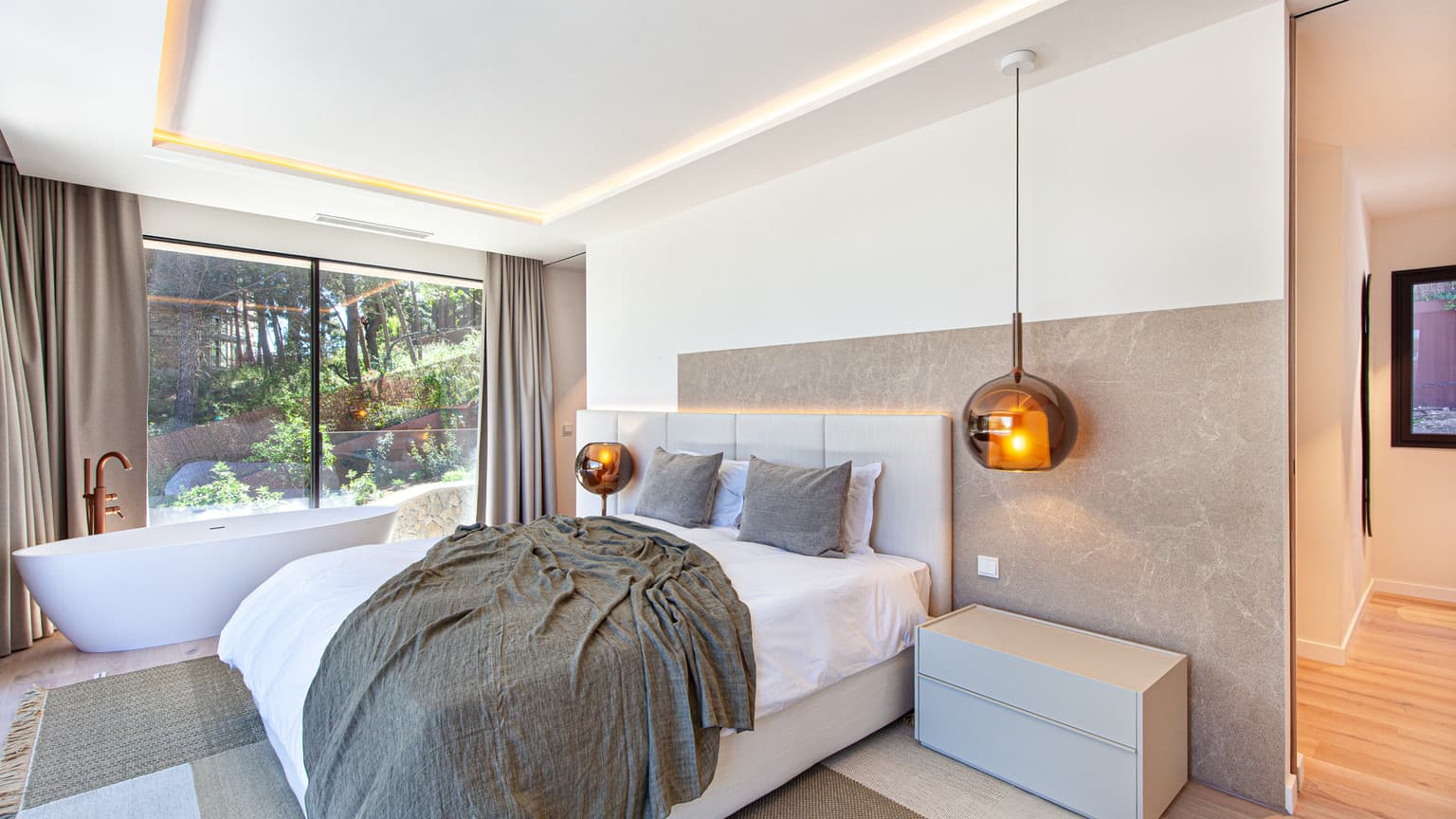 Modern 5-Bed Villa in Bendinat with Pool & Gym - Gallery image 12
