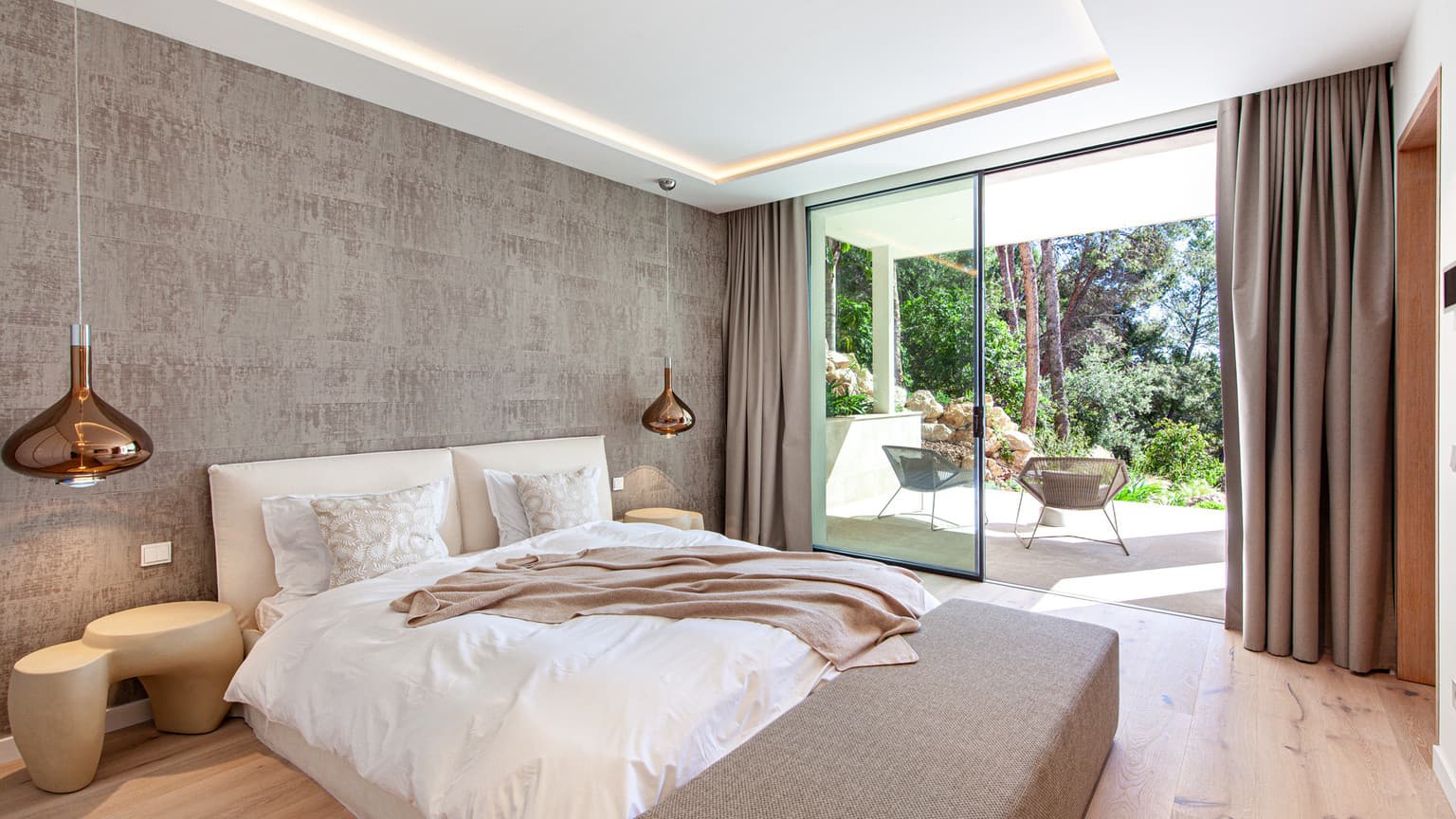 Modern 5-Bed Villa in Bendinat with Pool & Gym - Gallery image 11