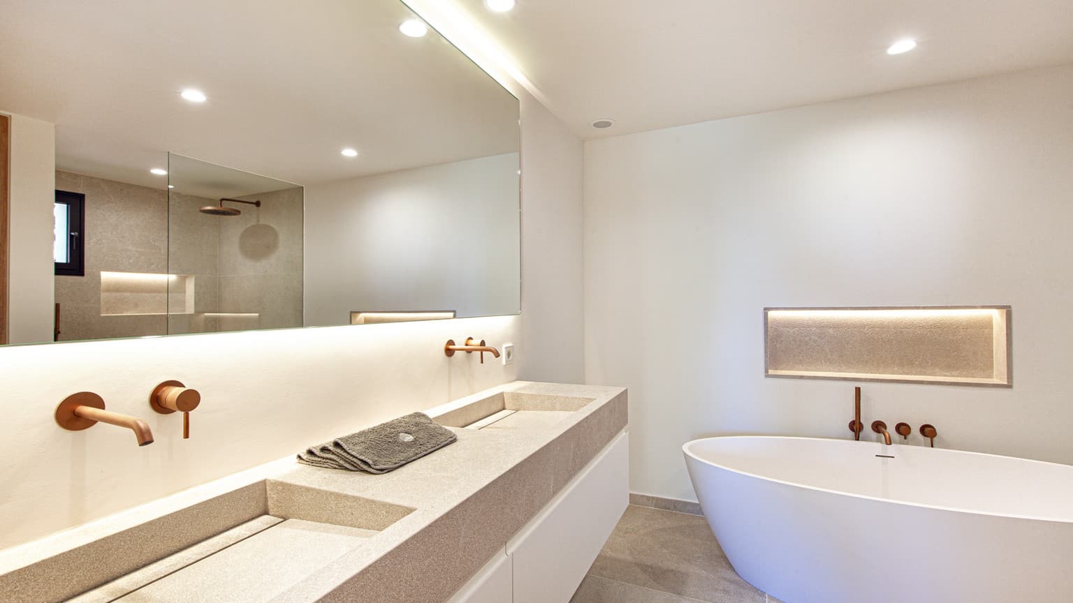 Modern 5-Bed Villa in Bendinat with Pool & Gym - Gallery image 21