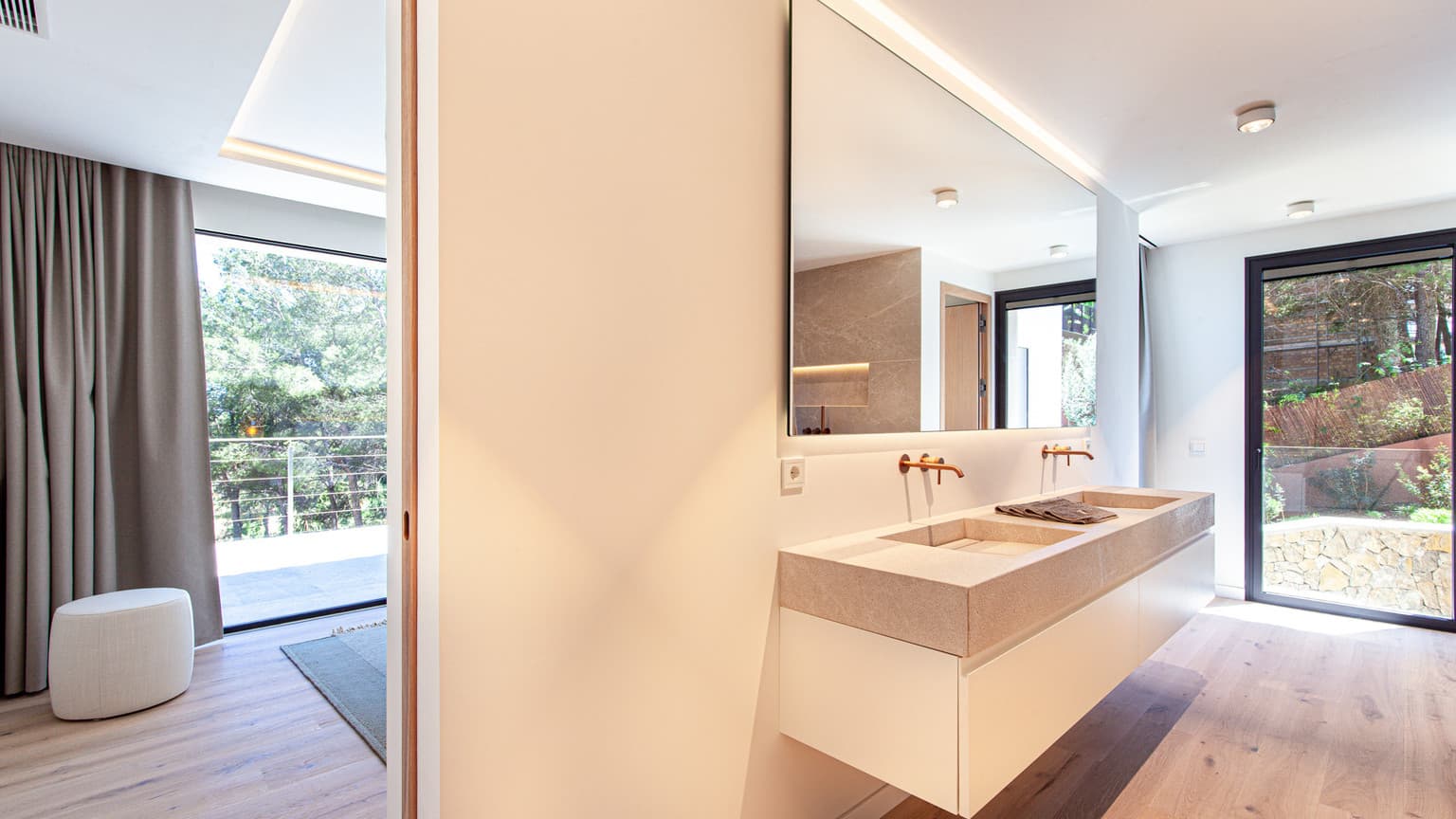 Modern 5-Bed Villa in Bendinat with Pool & Gym - Gallery image 14