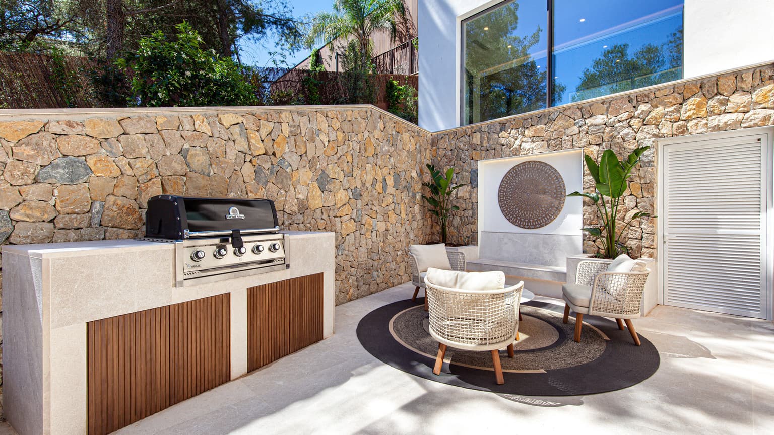 Modern 5-Bed Villa in Bendinat with Pool & Gym - Gallery image 18