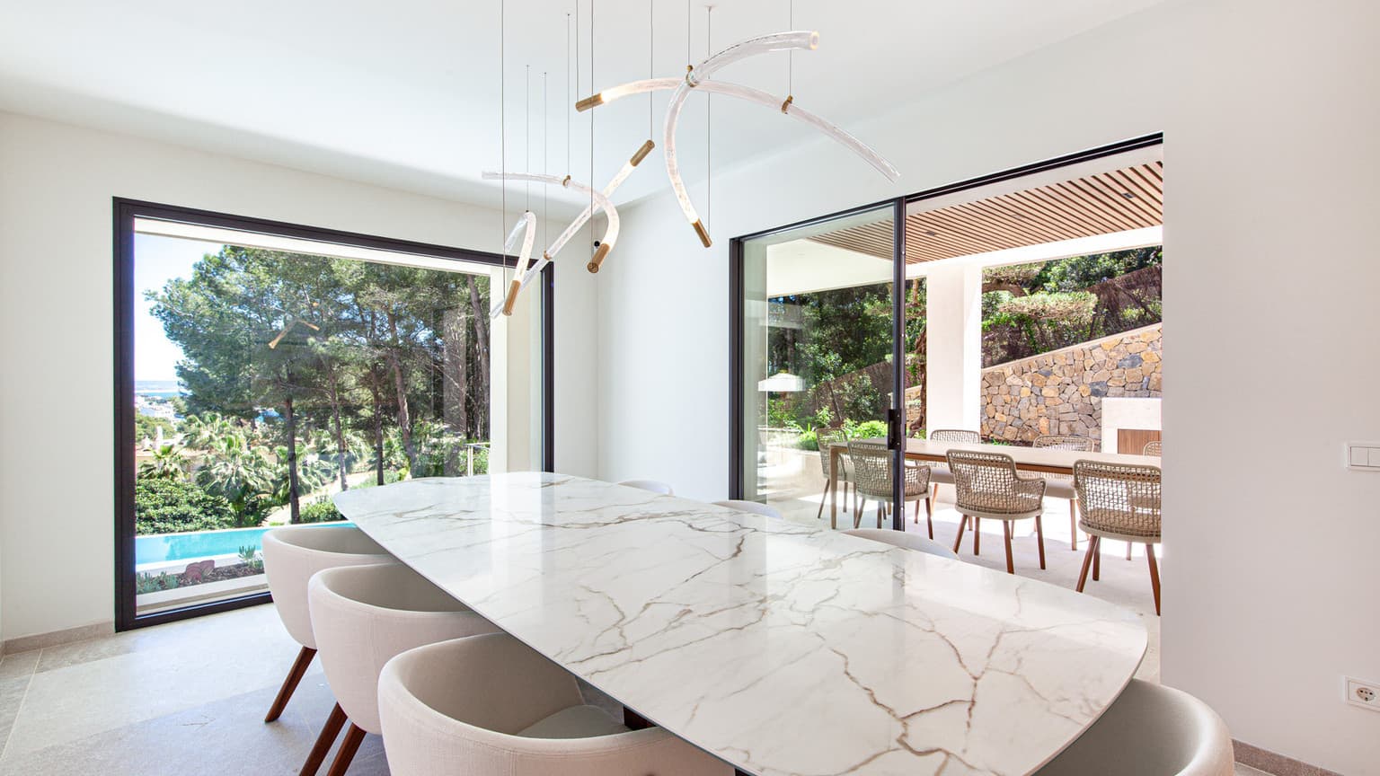 Modern 5-Bed Villa in Bendinat with Pool & Gym - Gallery image 3