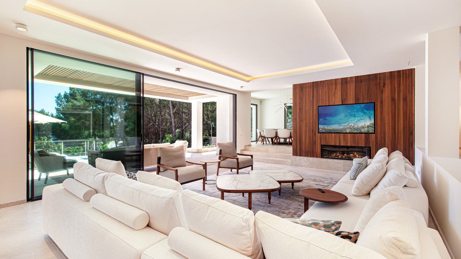 Modern 5-Bed Villa in Bendinat with Pool & Gym - Gallery image 7