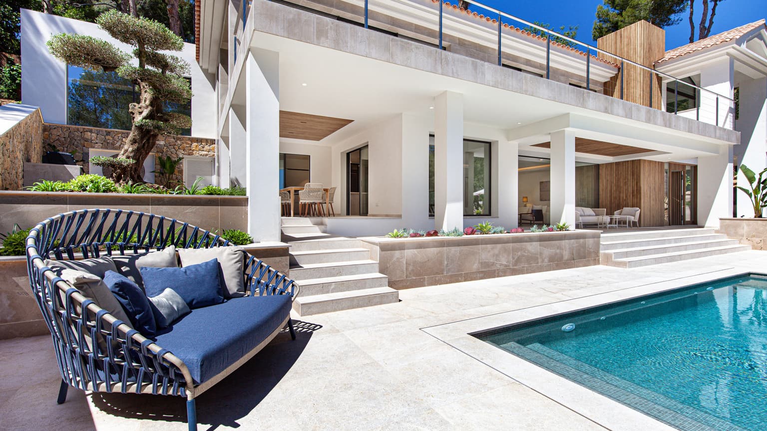 Modern 5-Bed Villa in Bendinat with Pool & Gym - Gallery image 2