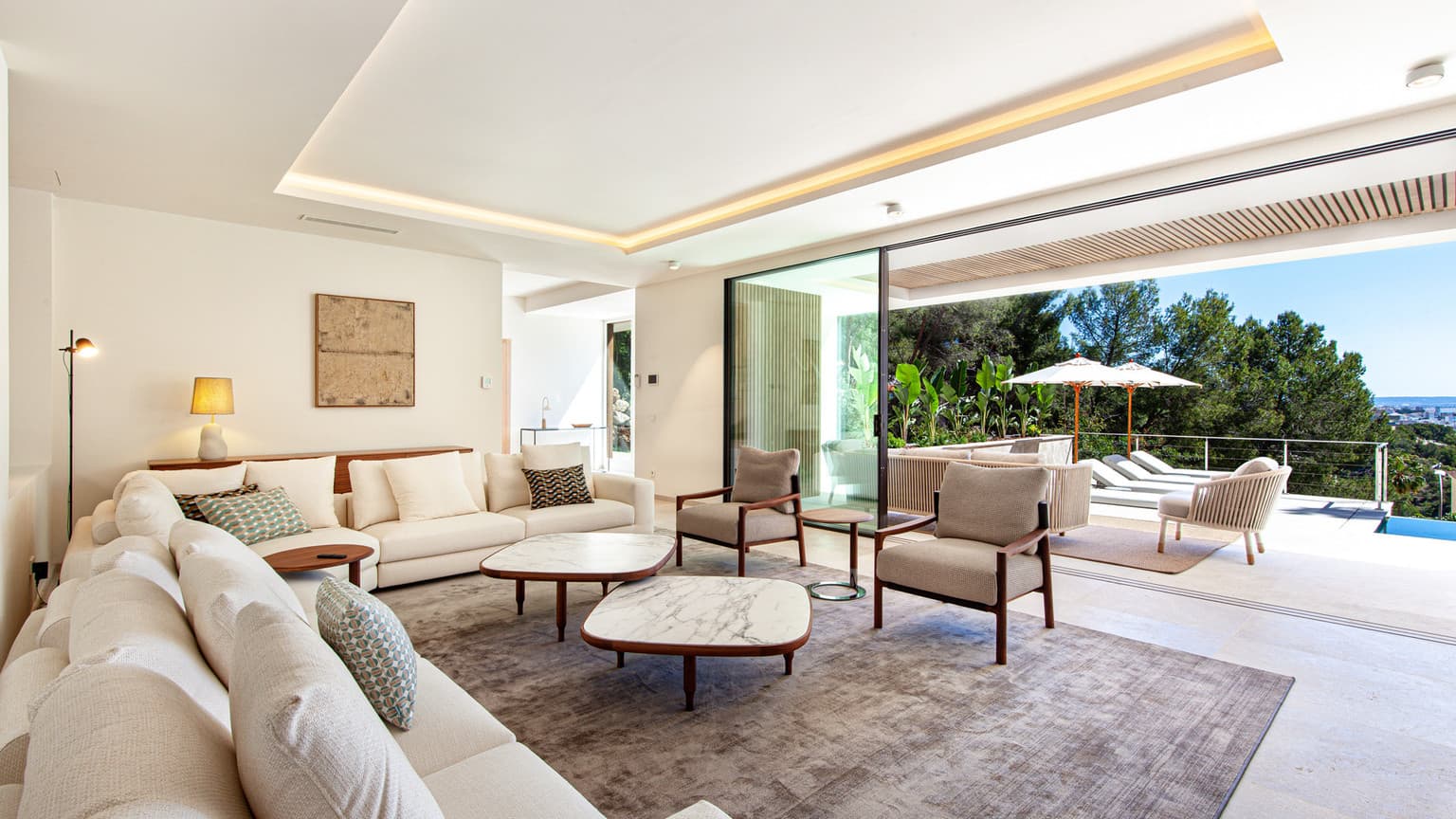 Modern 5-Bed Villa in Bendinat with Pool & Gym - Gallery image 8