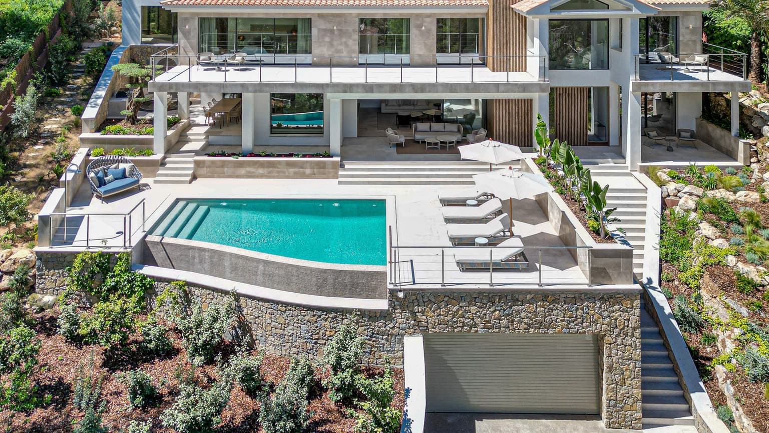 Modern 5-Bed Villa in Bendinat with Pool & Gym - Gallery image 1