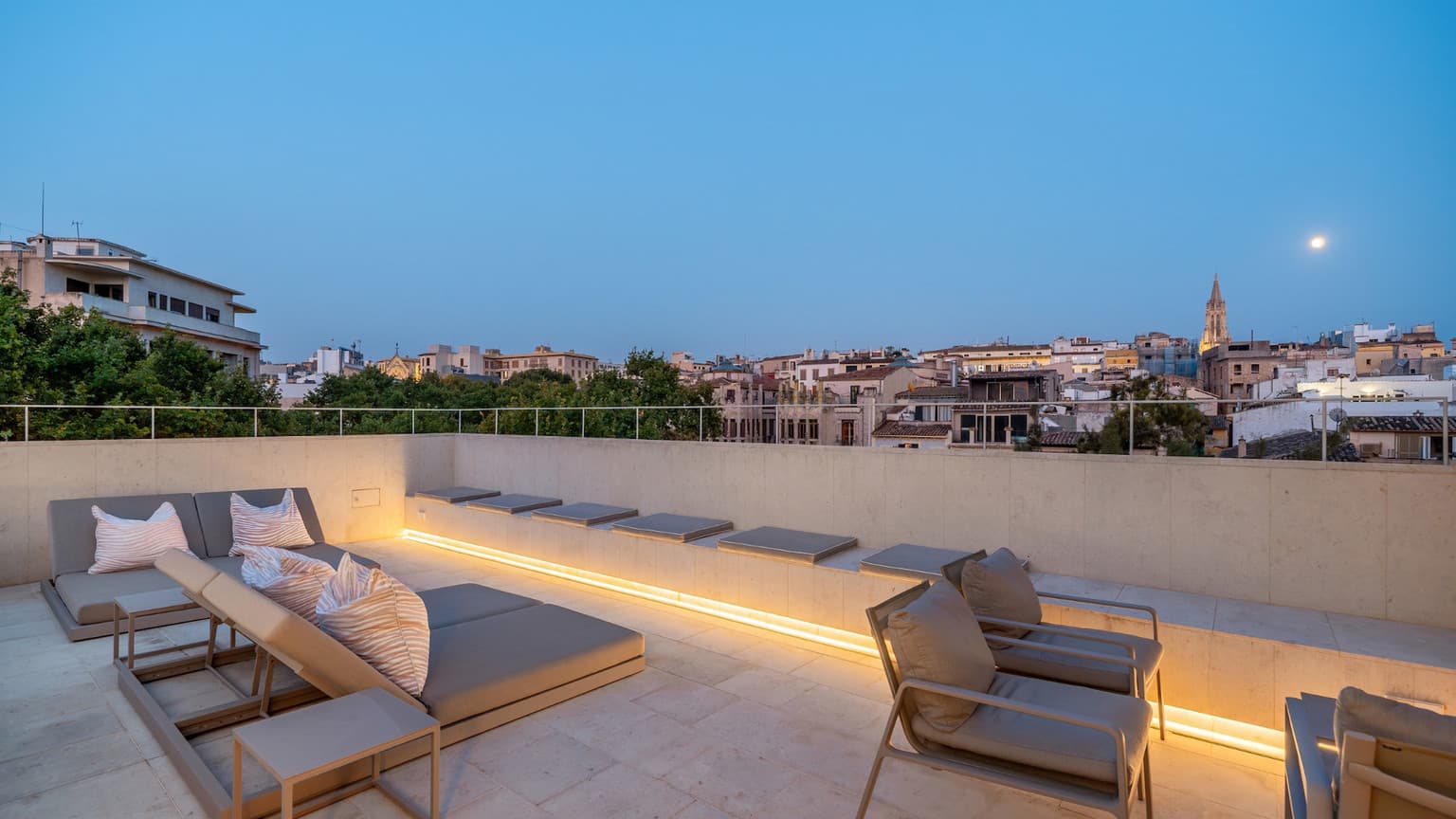 Historic 1929 Residence with Rooftop Pool in Palma Old Town - Gallery image 17