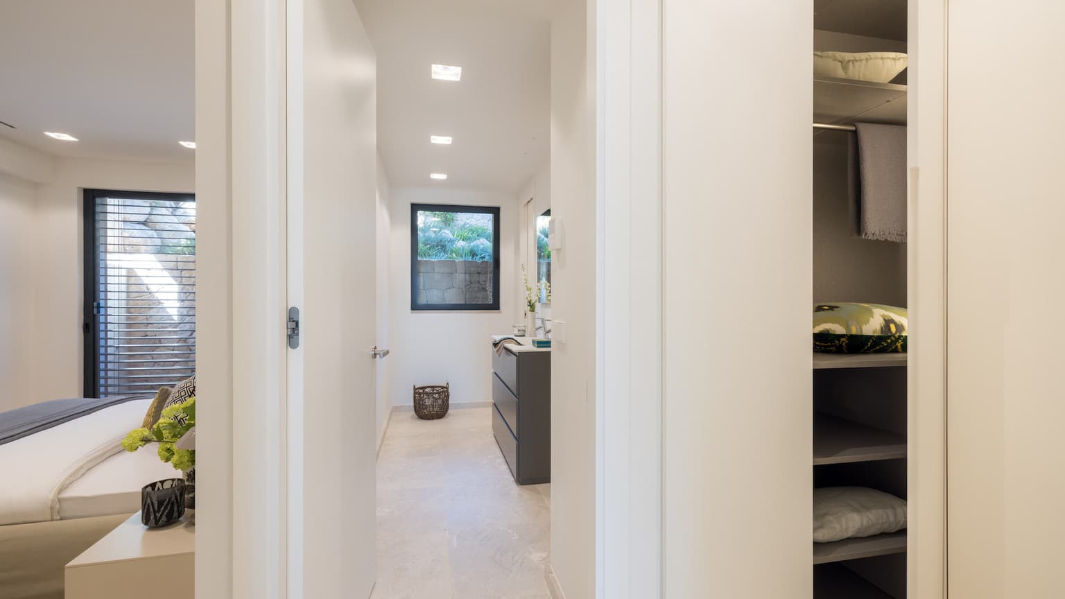New build Ground floor Apartment with Seaview and Private pool - Gallery image 15
