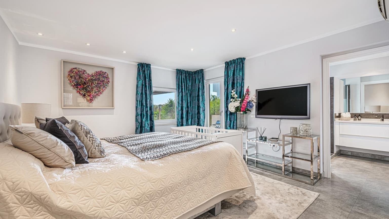 Spacious Andratx Villa with Sea View Pool - Gallery image 11