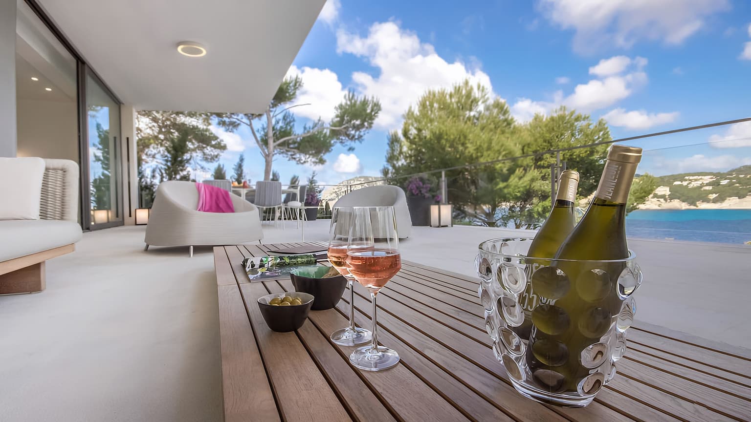 Unique seaside property with sea Acess and two separate villas - Gallery image 2