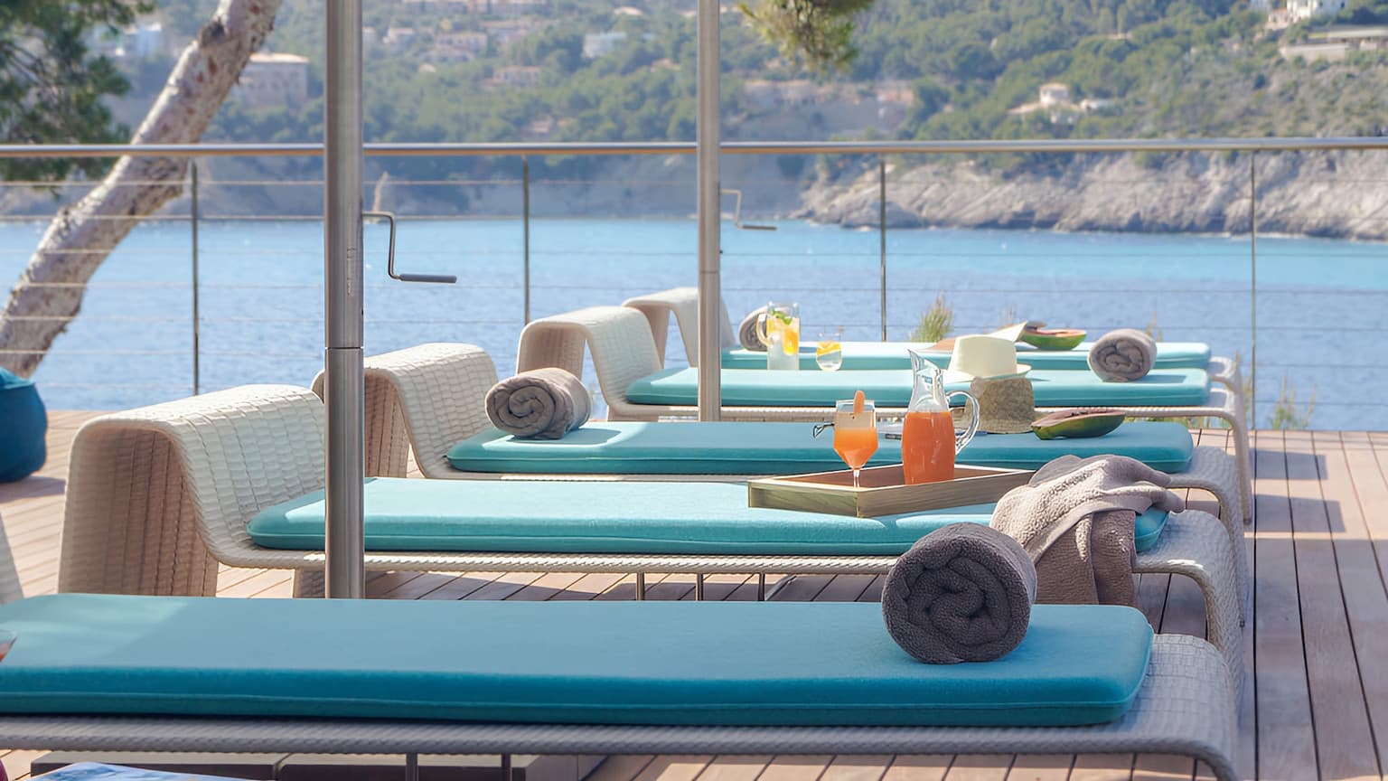 Unique seaside property with sea Acess and two separate villas - Gallery image 4