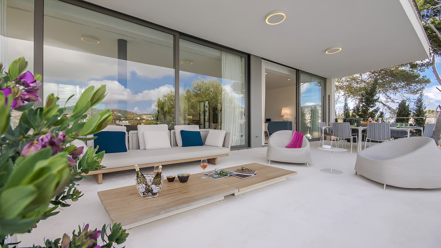 Unique seaside property with sea Acess and two separate villas - Gallery image 11