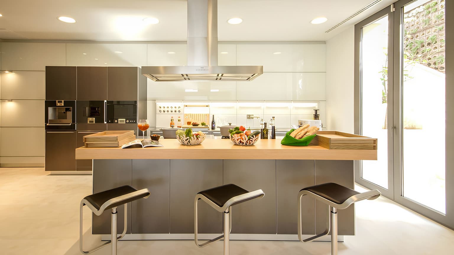 Unique seaside property with sea Acess and two separate villas - Gallery image 13