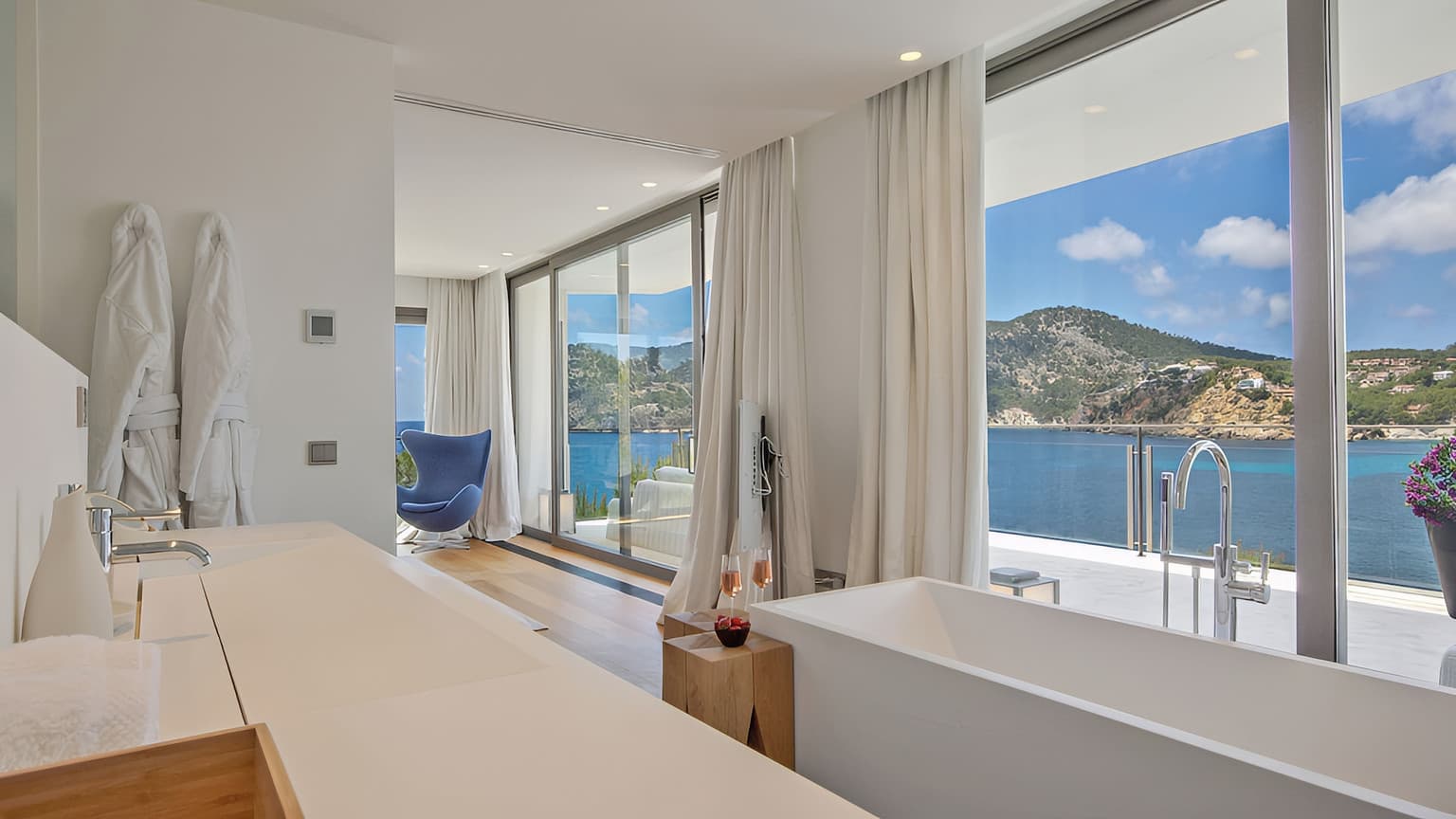 Unique seaside property with sea Acess and two separate villas - Gallery image 17