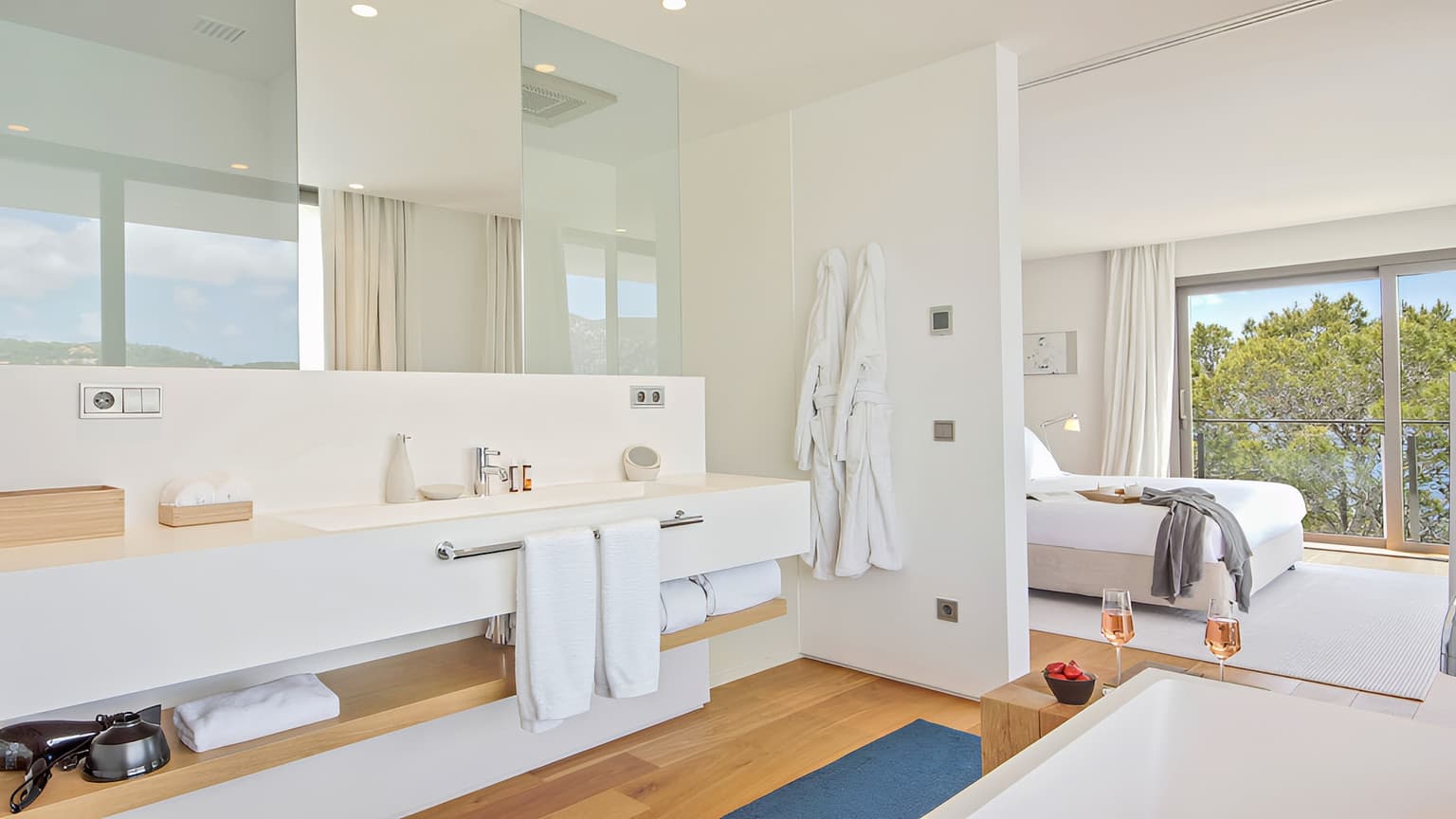 Unique seaside property with sea Acess and two separate villas - Gallery image 20