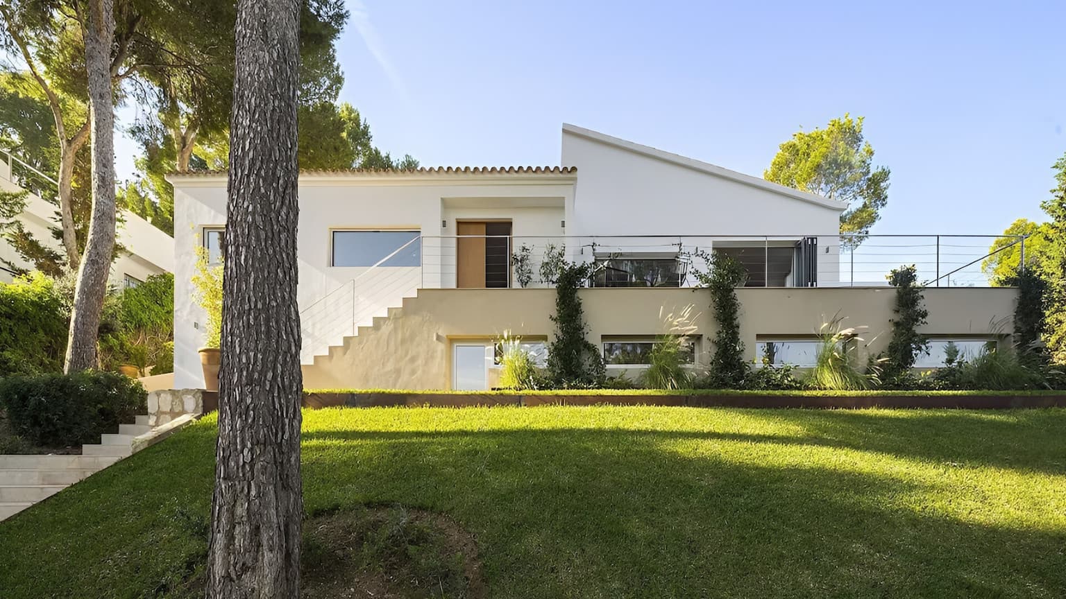 For Sale: Exceptional Villa with Holiday licens in Cala Vinyes - Gallery image 2