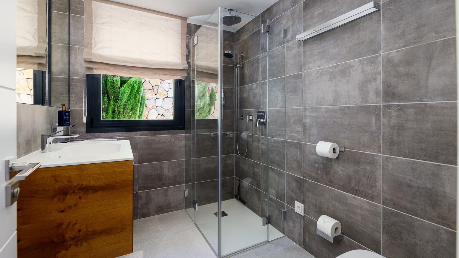 Fully Furnished Villa with Pool in Cala Vinyes - Gallery image 21