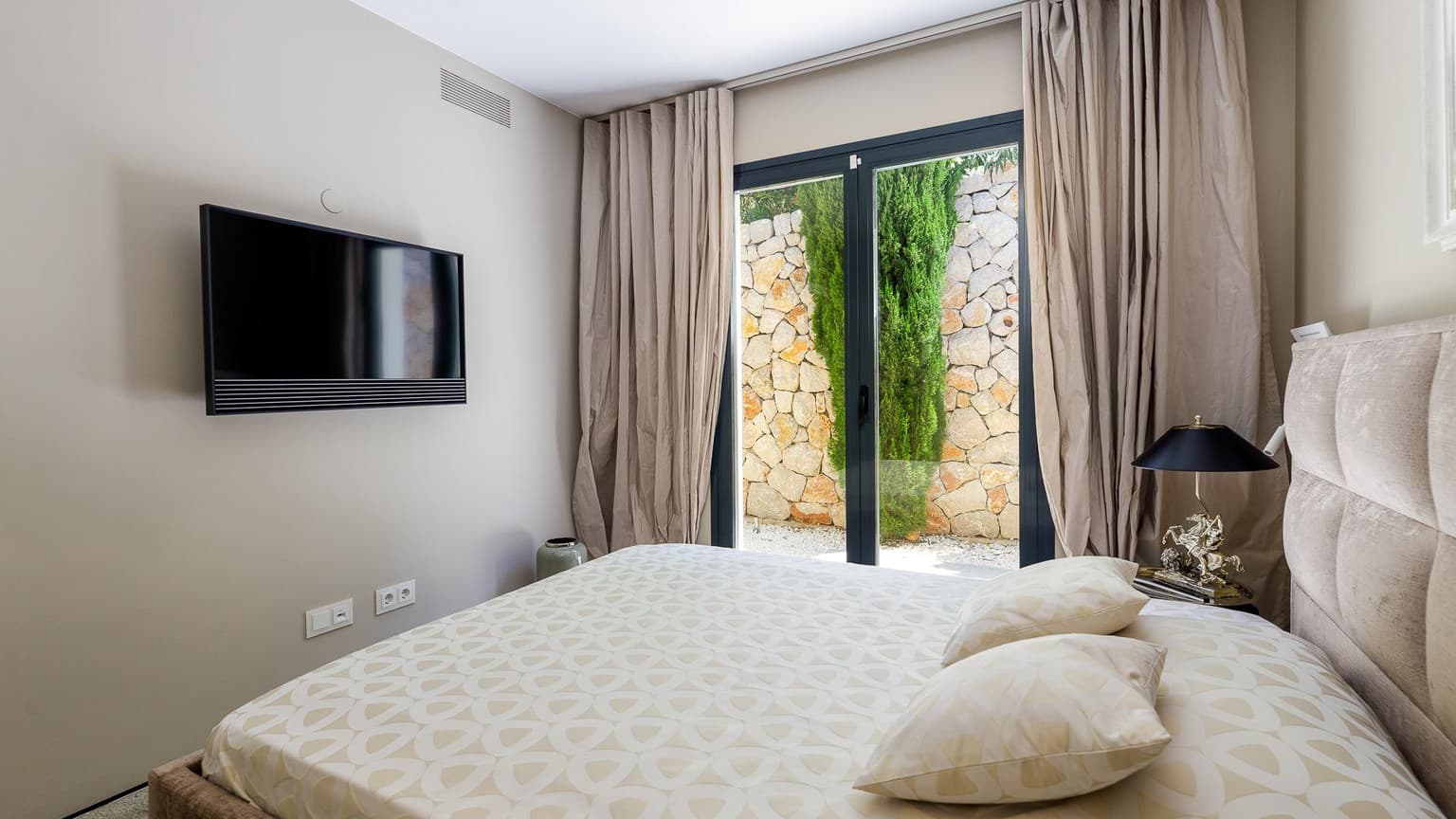 Fully Furnished Villa with Pool in Cala Vinyes - Gallery image 25