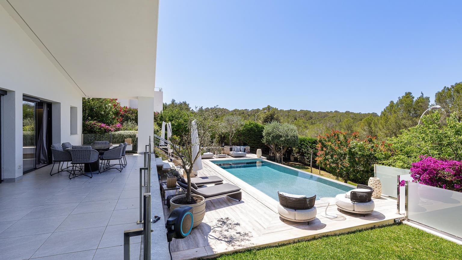 Fully Furnished Villa with Pool in Cala Vinyes - Gallery image 29